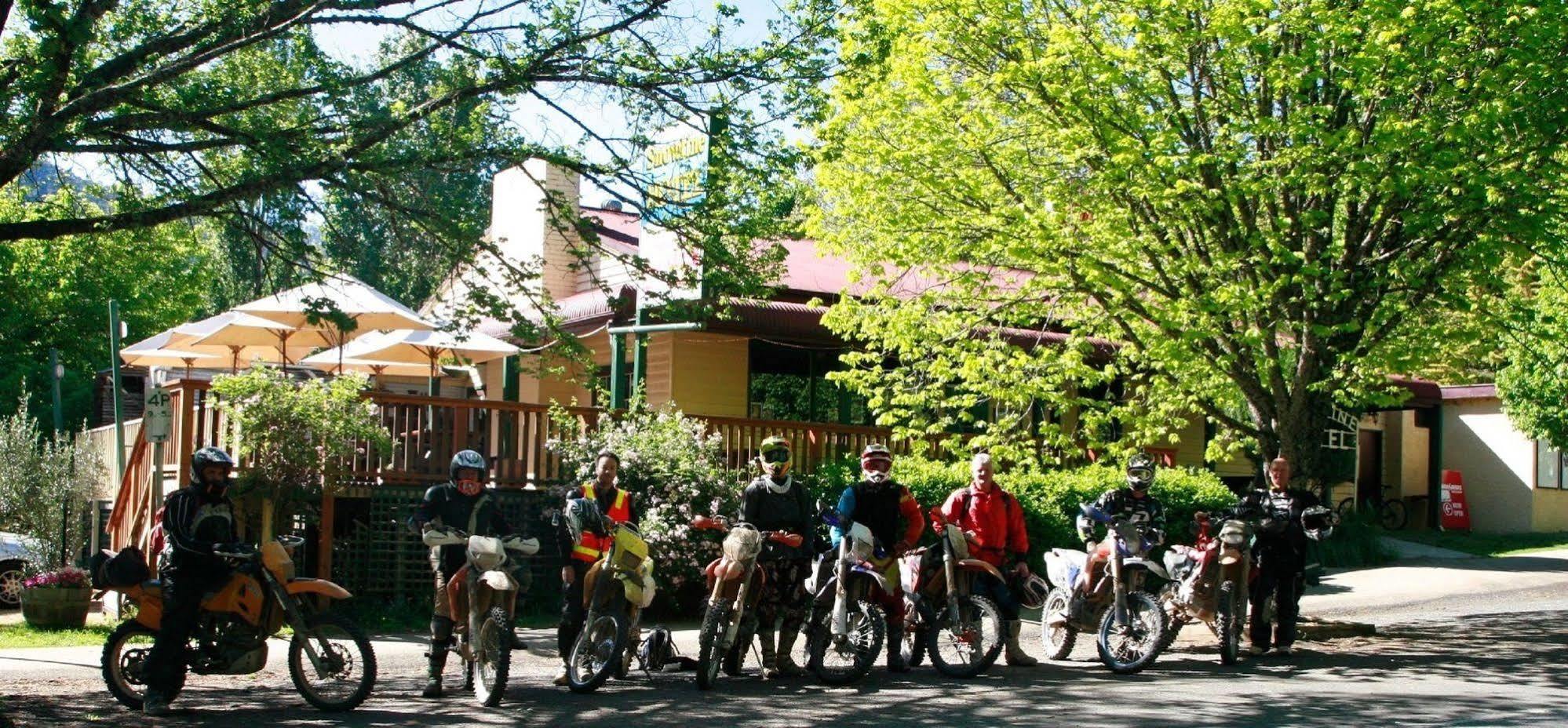 The Harrietville Snowline Hotel Екстериор снимка